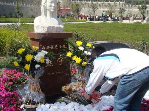 墓地女孩,探寻生死边缘的神秘传说